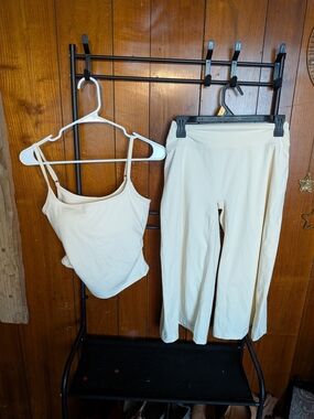 Cream High-Waist Cropped Pants And Scrunch Tank Top- Women's Stretch